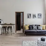 Stylish Central Apartment For The Best City Break